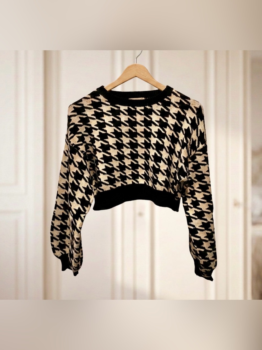 Altar’d State NWOT Black Cream Houndstooth Cropped Sweater Balloon Sleeve Small